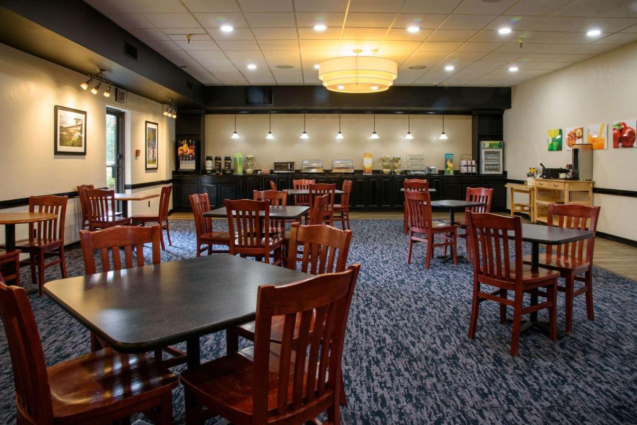 Quality Inn Луисбург Екстериор снимка