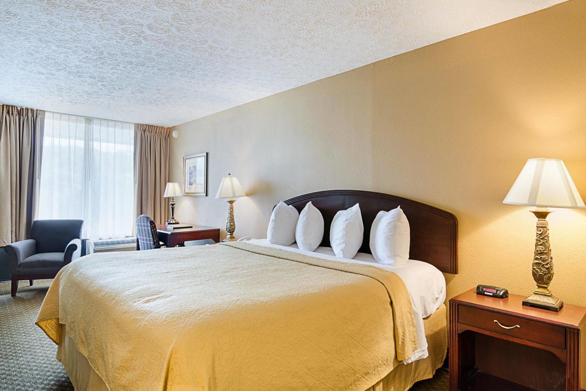 Quality Inn Луисбург Екстериор снимка