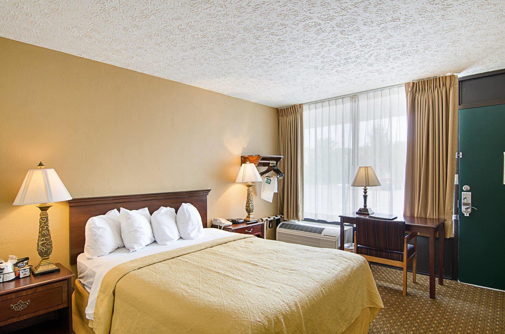 Quality Inn Луисбург Екстериор снимка