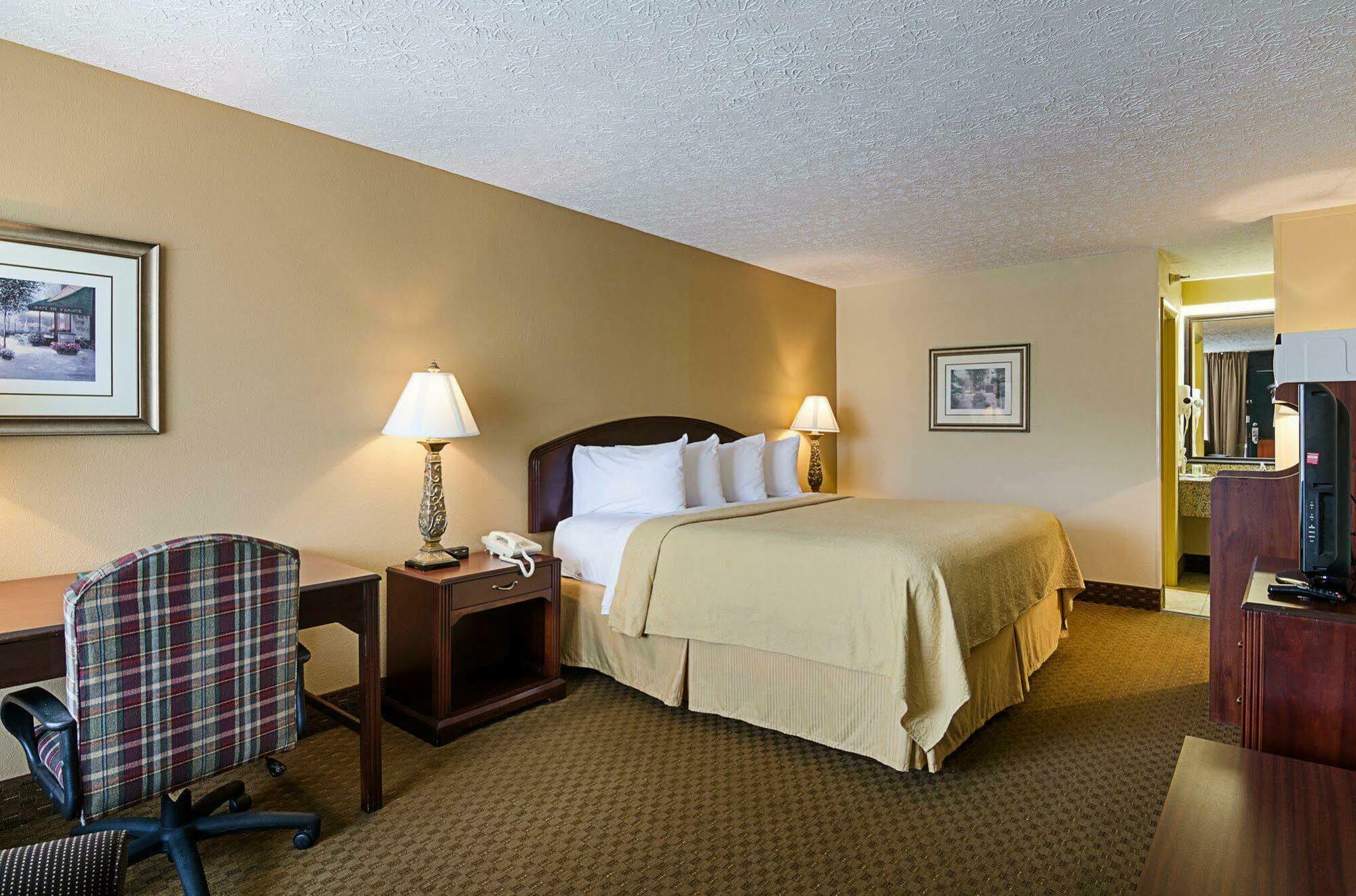 Quality Inn Луисбург Екстериор снимка