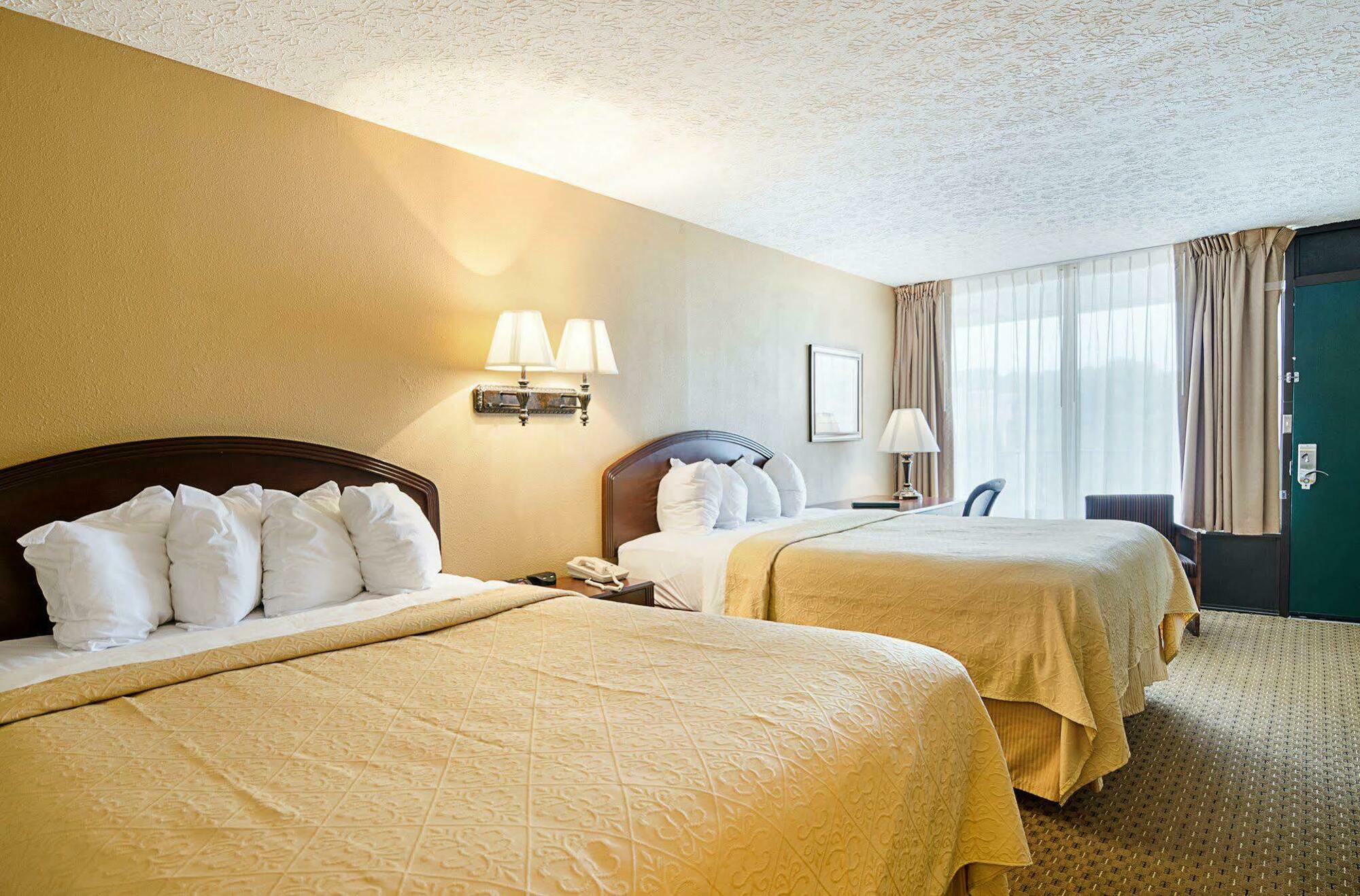 Quality Inn Луисбург Екстериор снимка